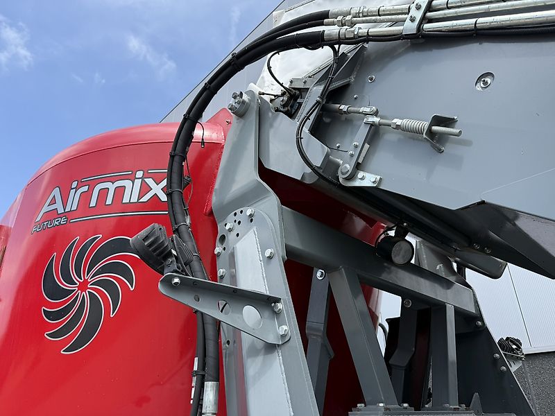 Airmix Zelfrijdende voermengwagen 15 M3