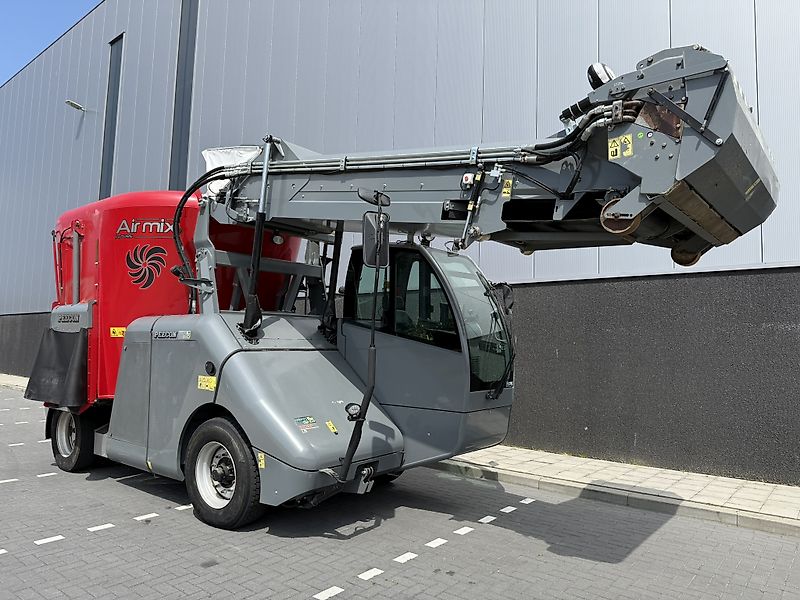 Airmix Zelfrijdende voermengwagen 15 M3