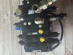 O & K O&K ROZDZIELACZ 4523980 L20PZ WHEEL LOADERS FROM SN 293251 TO SN 293500 (07/97-12/01)